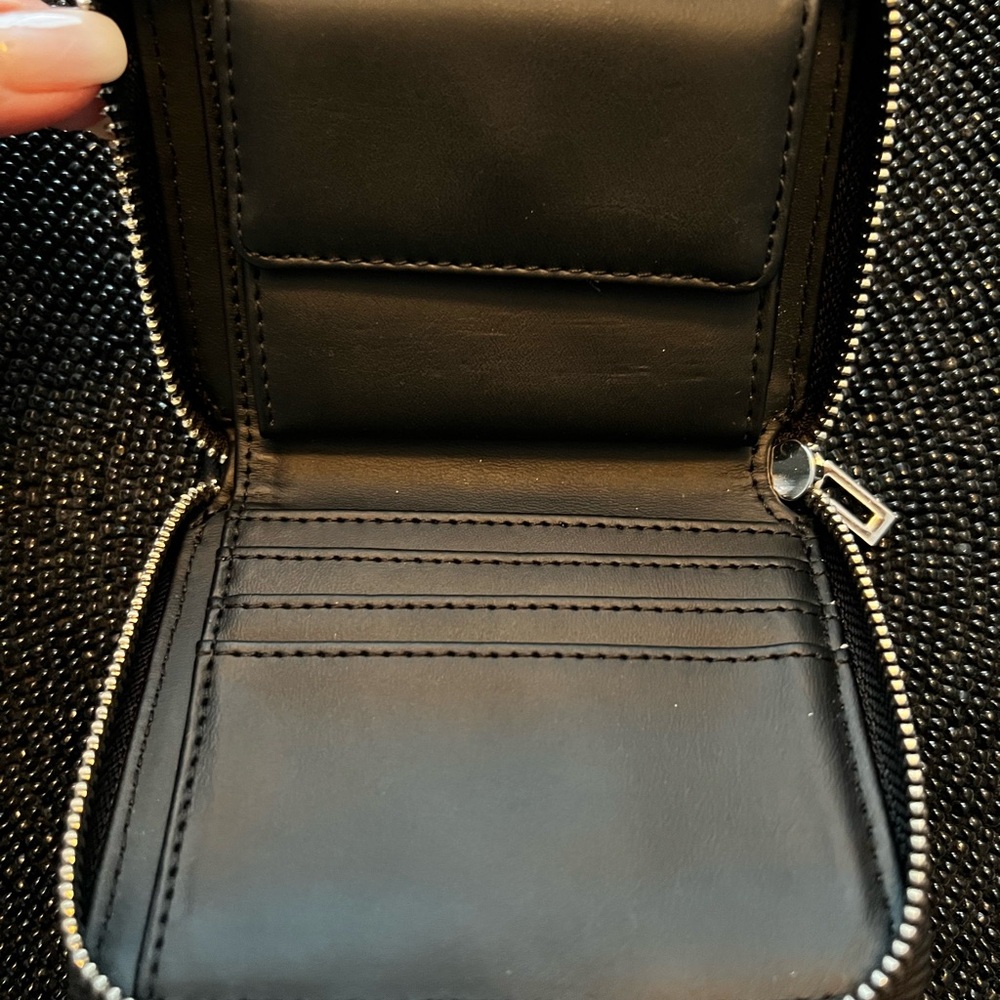 Guess Wallet - Picture 4 of 7